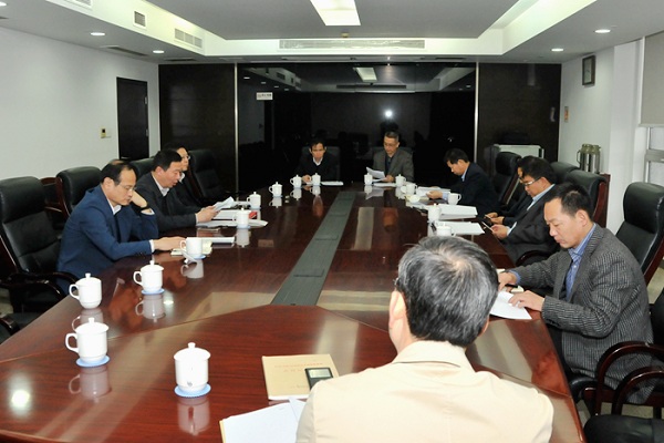 省住房城鄉(xiāng)建設廳黨組書記顧小平主持召開廳黨組會議，專題學習黨的十八屆六中全會精神
